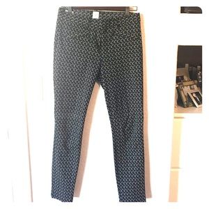 Gap size to ankle skinny Capri black /white /gray